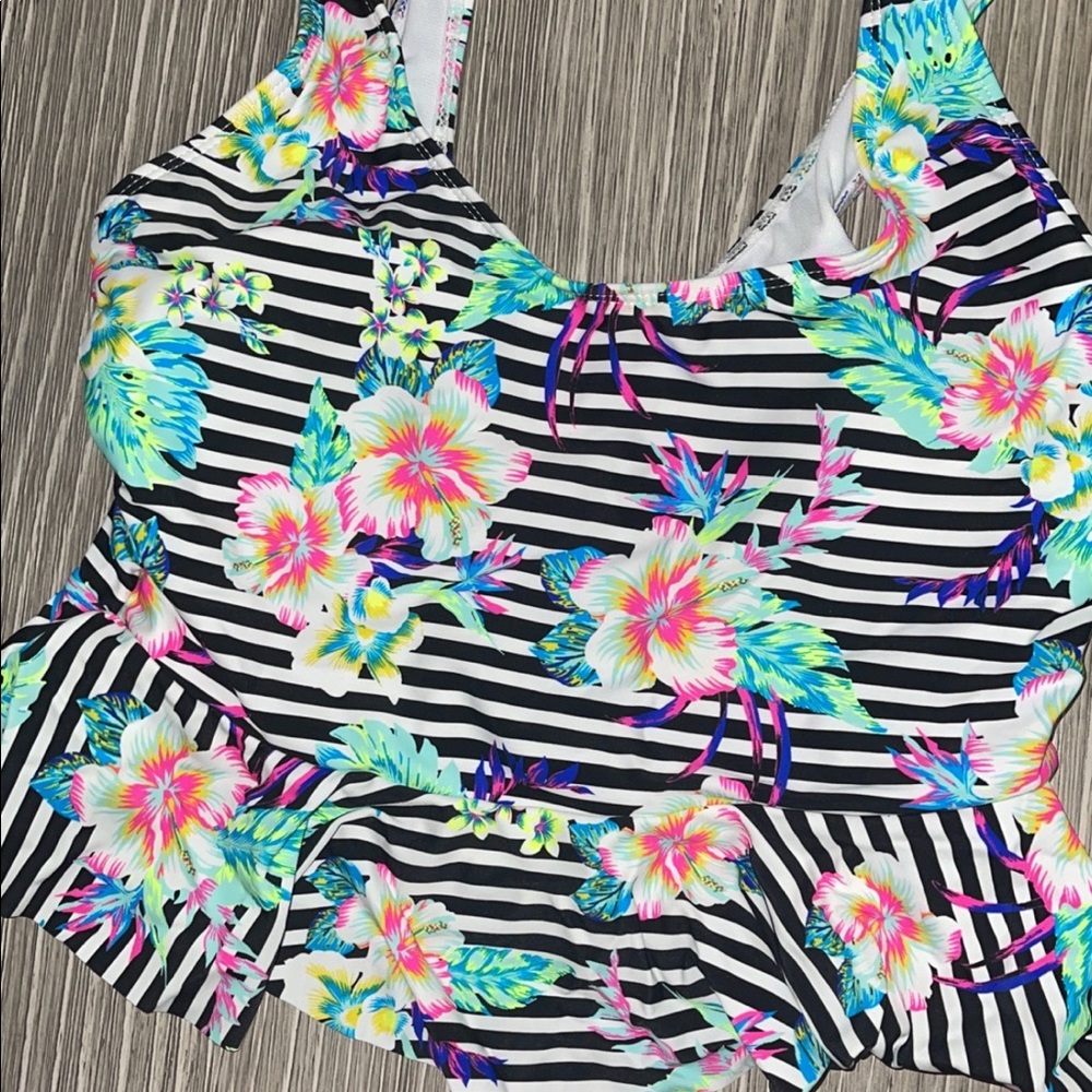 NWT bathing suit top